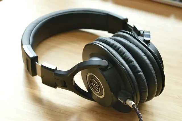 Best Noise-Cancelling Headphones for Travel
